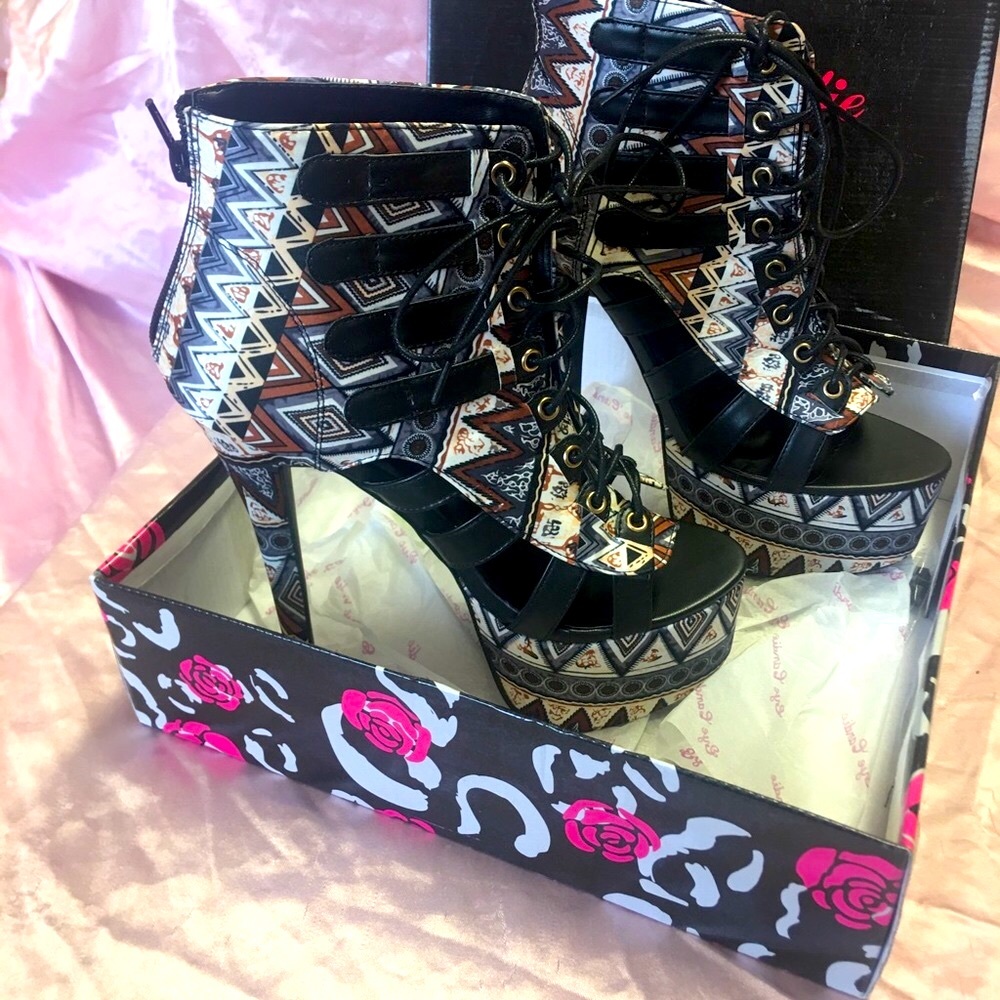 Africa Print Heels - Picture 3 of 5